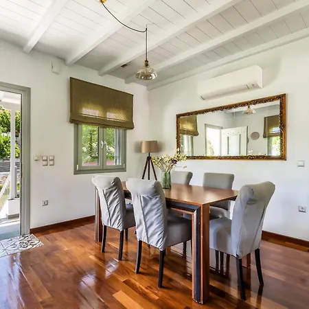 House Krini 스타피로스